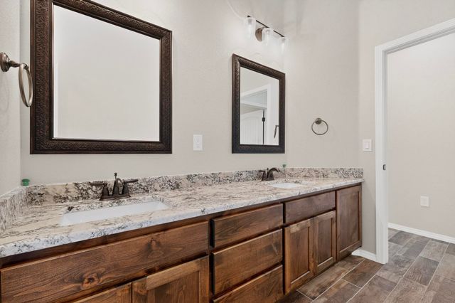 3 Fox Den Road, Los Lunas, NM 87031