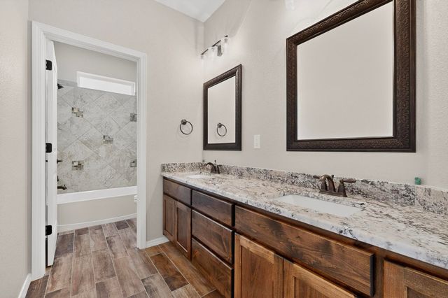 3 Fox Den Road, Los Lunas, NM 87031