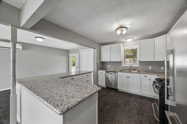 2439 S Austin Avenue, Pearland, TX 77581