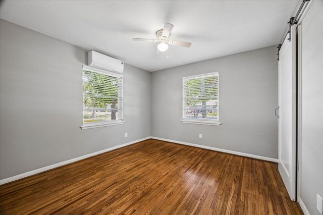 2439 S Austin Avenue, Pearland, TX 77581
