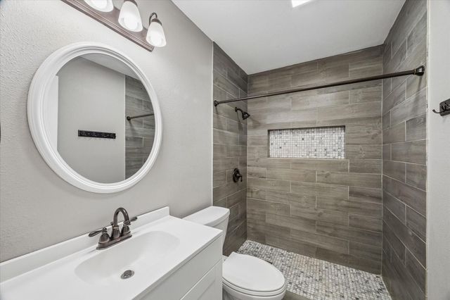 2439 S Austin Avenue, Pearland, TX 77581