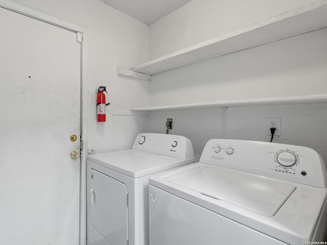 8082 PIONEER TRAIL DR, San Antonio, TX 78244