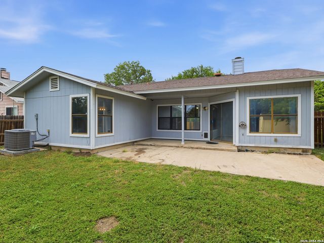 8082 PIONEER TRAIL DR, San Antonio, TX 78244