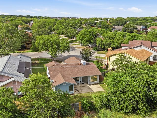 8082 PIONEER TRAIL DR, San Antonio, TX 78244