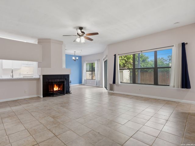 8082 PIONEER TRAIL DR, San Antonio, TX 78244