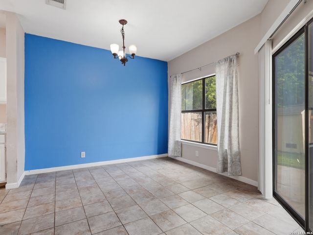 8082 PIONEER TRAIL DR, San Antonio, TX 78244