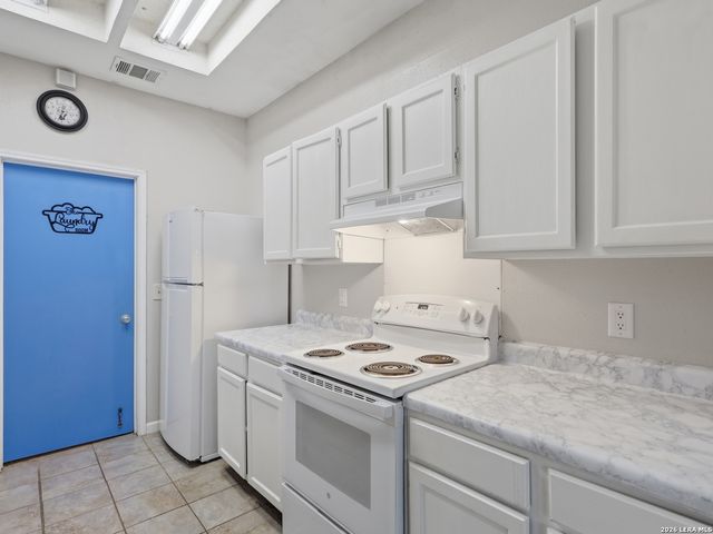 8082 PIONEER TRAIL DR, San Antonio, TX 78244