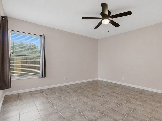 8082 PIONEER TRAIL DR, San Antonio, TX 78244