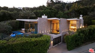 9233 Swallow Drive, West Hollywood, CA 90069