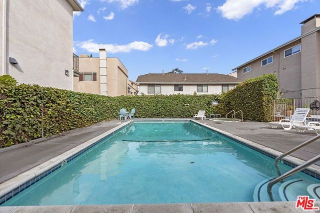 10757 Hortense Street 303, Toluca Lake, CA 91602