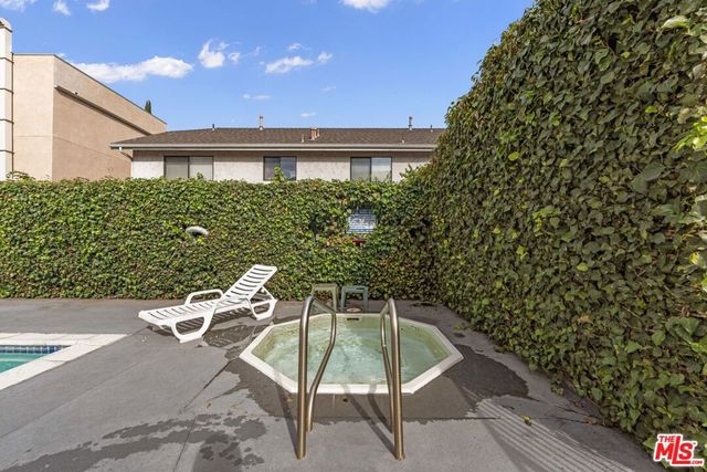 10757 Hortense Street 303, Toluca Lake, CA 91602
