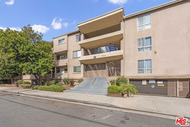 10757 Hortense Street 303, Toluca Lake, CA 91602