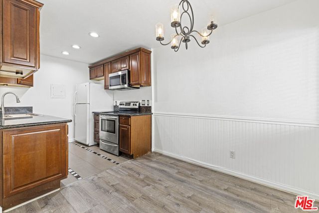 10757 Hortense Street 303, Toluca Lake, CA 91602