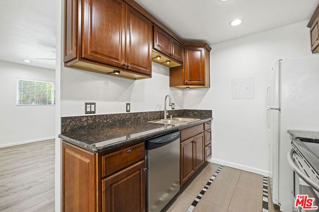 10757 Hortense Street 303, Toluca Lake, CA 91602
