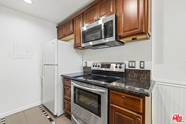 10757 Hortense Street 303, Toluca Lake, CA 91602