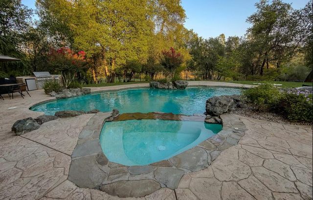 13497 Tierra Heights Road, Redding, CA 96003