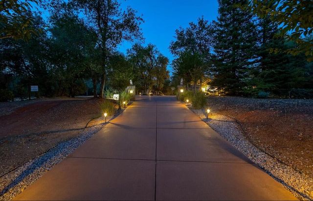 13497 Tierra Heights Road, Redding, CA 96003