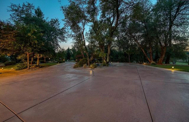 13497 Tierra Heights Road, Redding, CA 96003