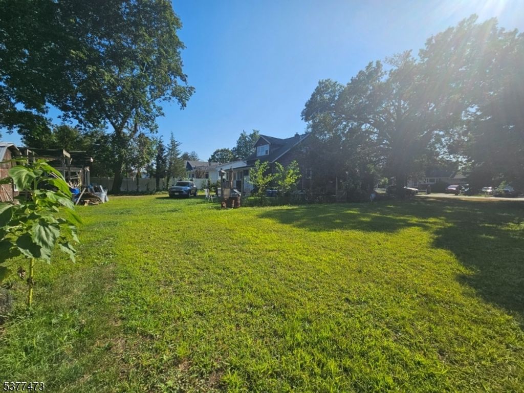 Image 2 of property listing at 50 2nd Street, Pequannock Twp., NJ 07440