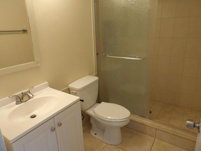 623 Sea Pine Way D2, Greenacres, FL 33415