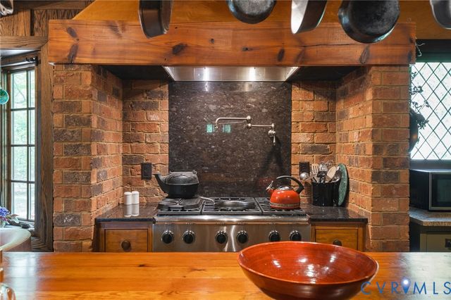 7381 McClellan Rd, Mechanicsville, VA 23111