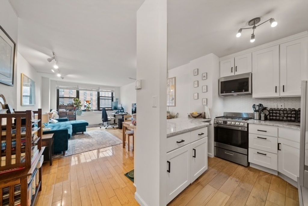 340 E 93rd St Apt 11D, New York City, NY 10128