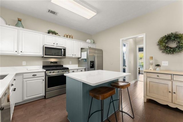 6104 Saddlehorse Drive, Flowery Branch, GA 30542