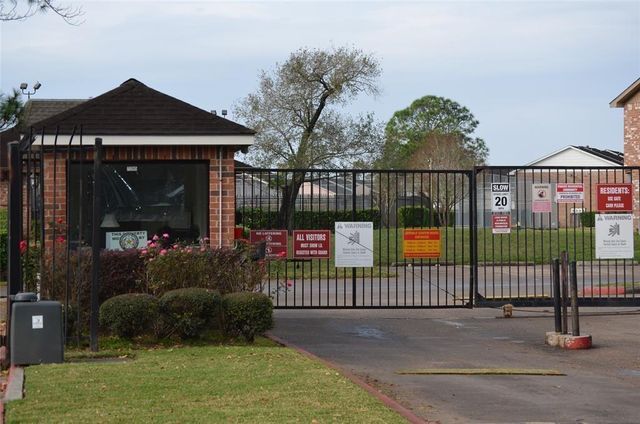 7037 Chasewood Drive, Houston, TX 77489