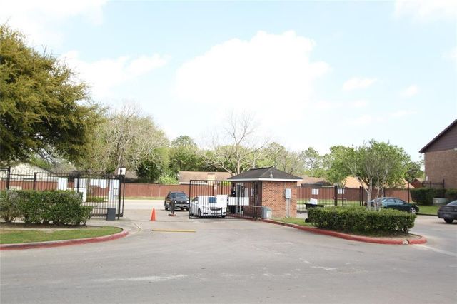 7037 Chasewood Drive, Houston, TX 77489