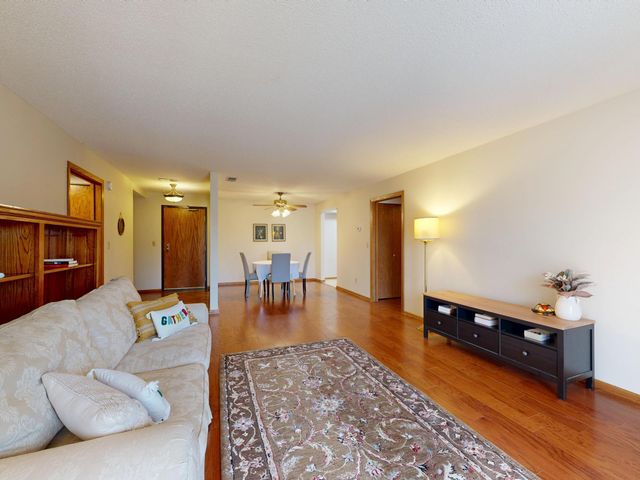 10 Windsor Court 203, New Brighton, MN 55112