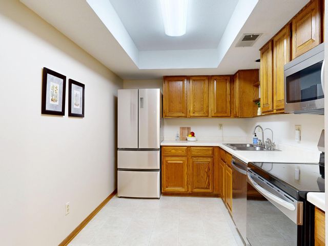 10 Windsor Court 203, New Brighton, MN 55112