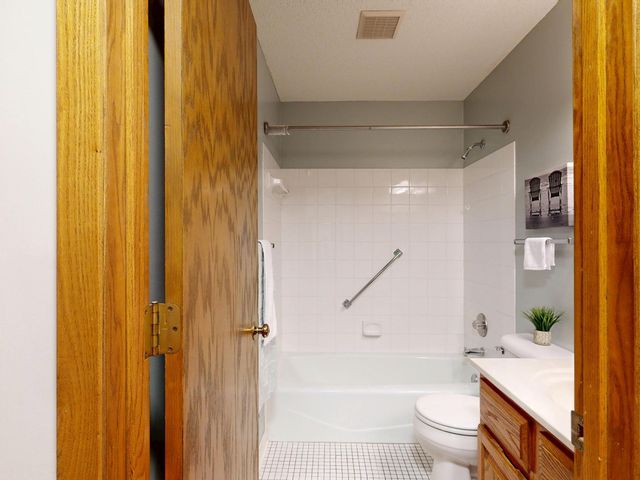 10 Windsor Court 203, New Brighton, MN 55112