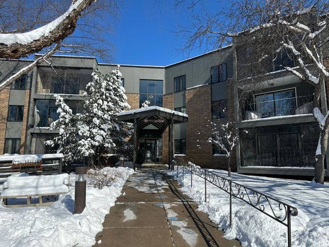 10 Windsor Court 203, New Brighton, MN 55112