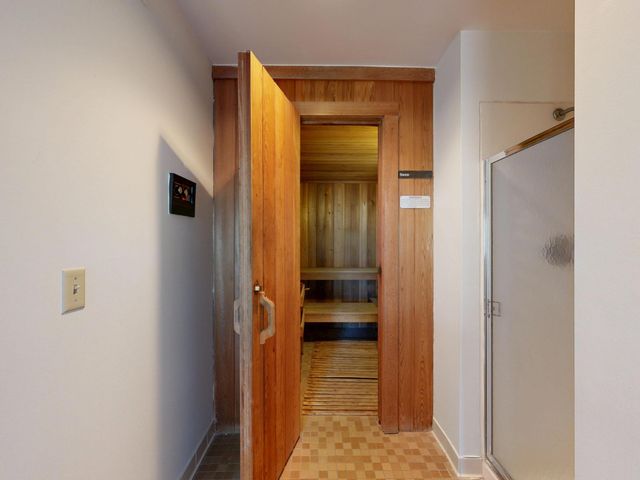 10 Windsor Court 203, New Brighton, MN 55112