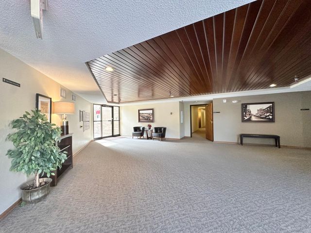 10 Windsor Court 203, New Brighton, MN 55112