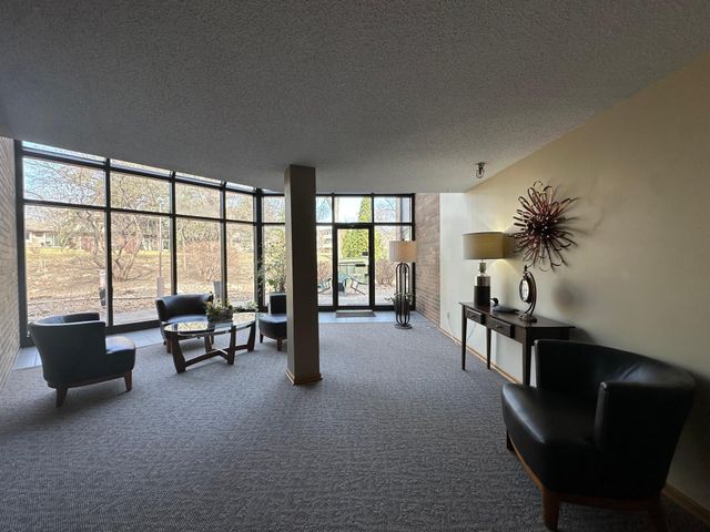 10 Windsor Court 203, New Brighton, MN 55112