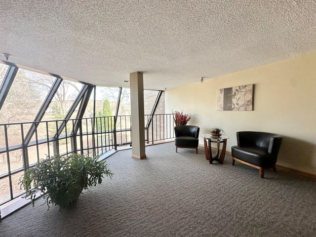 10 Windsor Court 203, New Brighton, MN 55112