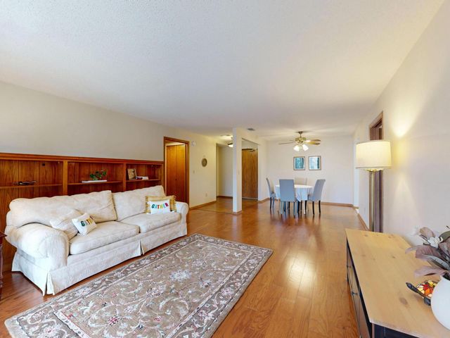 10 Windsor Court 203, New Brighton, MN 55112