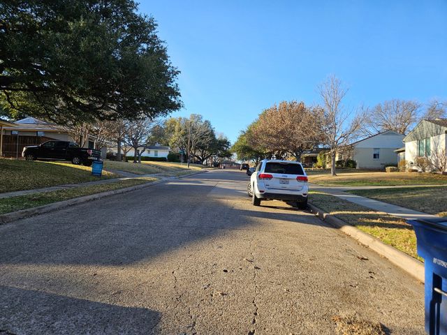 816 Kirkwood Drive, Dallas, TX 75218