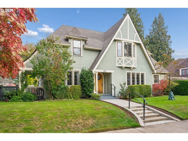 2807 Ne BRAZEE St, Portland, OR 97212