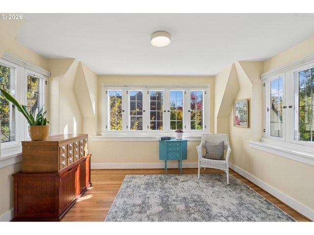 2807 Ne BRAZEE St, Portland, OR 97212