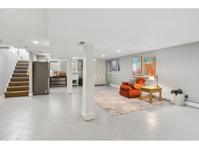 2807 Ne BRAZEE St, Portland, OR 97212