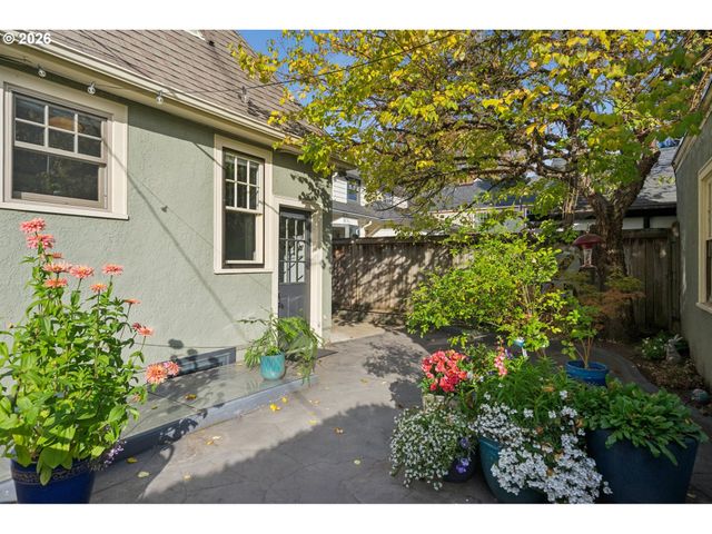 2807 Ne BRAZEE St, Portland, OR 97212