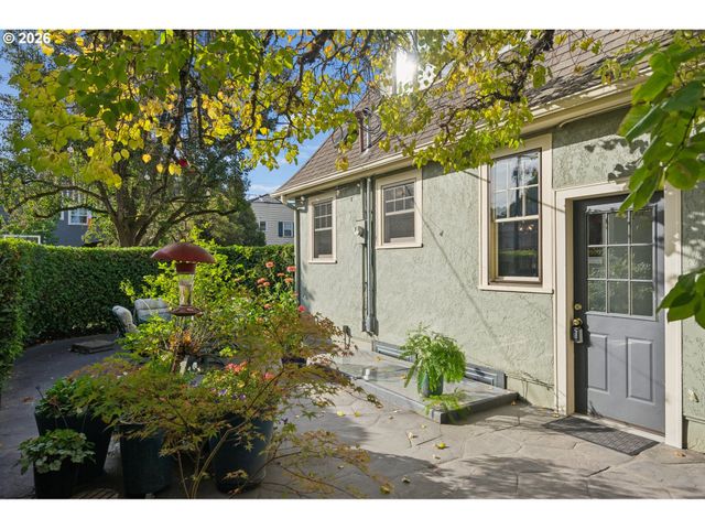 2807 Ne BRAZEE St, Portland, OR 97212