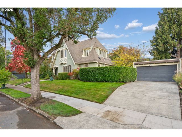 2807 Ne BRAZEE St, Portland, OR 97212