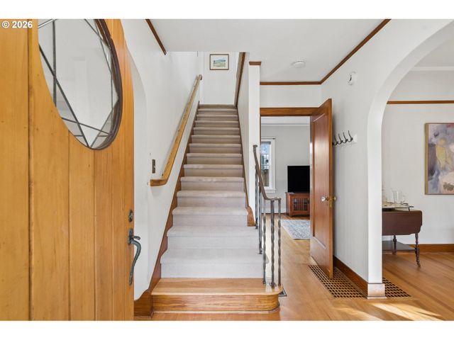 2807 Ne BRAZEE St, Portland, OR 97212