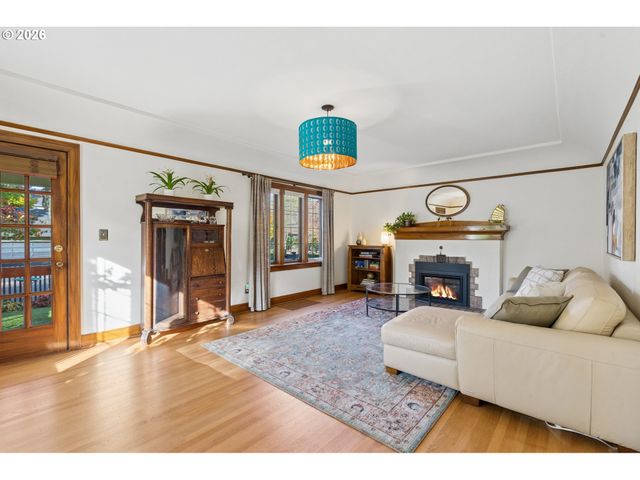 2807 Ne BRAZEE St, Portland, OR 97212