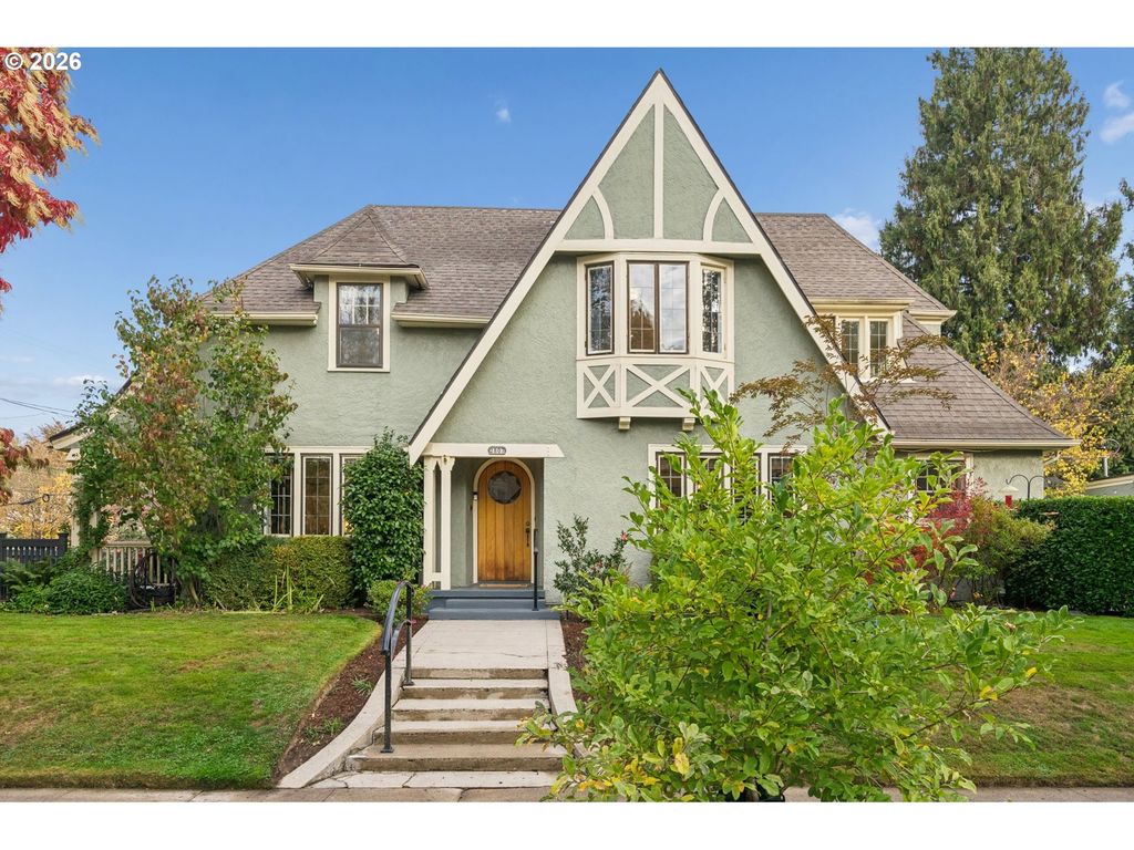 2807 Ne BRAZEE St, Portland, OR 97212