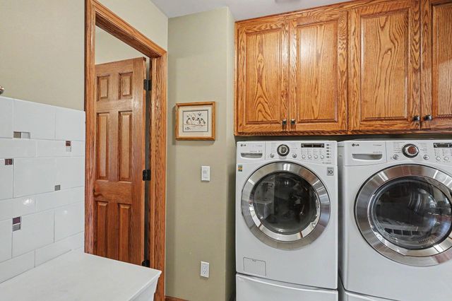 7016 Beacon Circle, Eden Prairie, MN 55346