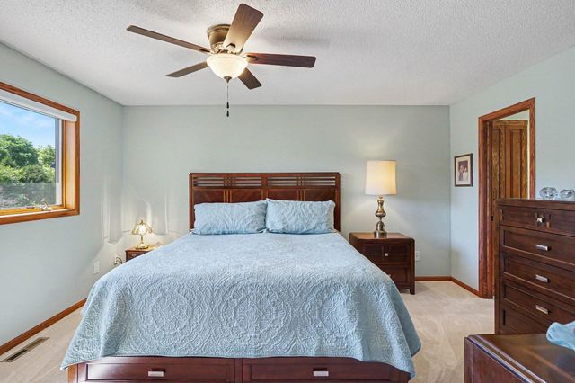 7016 Beacon Circle, Eden Prairie, MN 55346